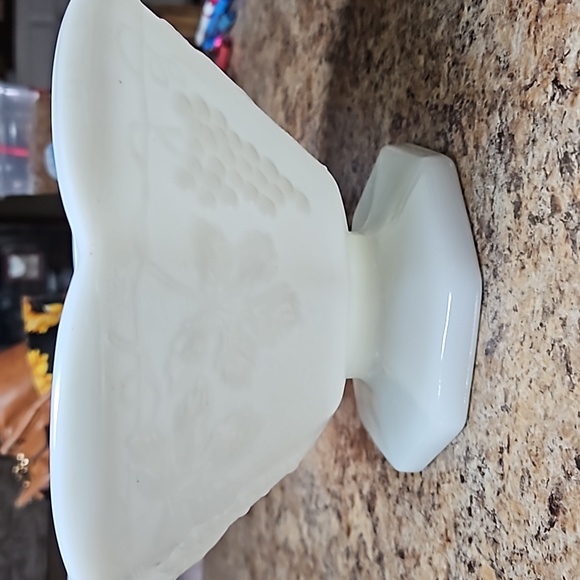 Anchor Hocking Other - Vintage Anchor Hocking milk glass fruit bowl